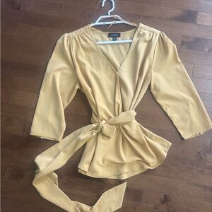 Le chateau Yellow Wrap Top